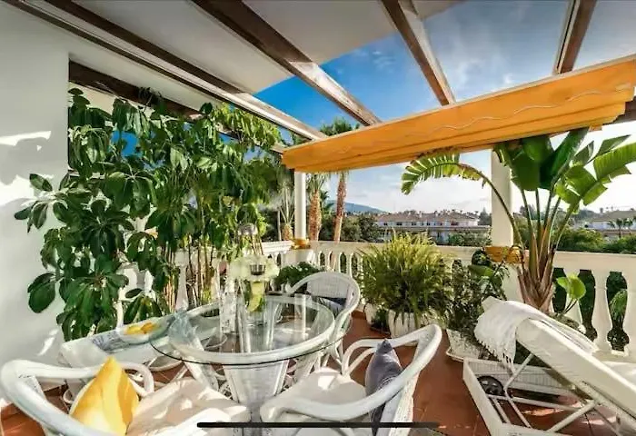 C127 Luxurious Designer Apartment Walk To Puerto Banus