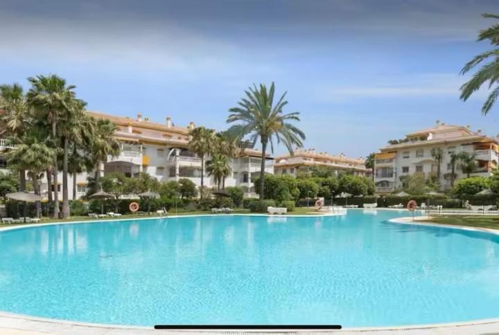 C127 Luxurious Designer Walk To Puerto Banus Apartamento Marbella